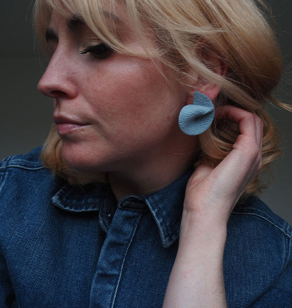 curve earrings baby blue