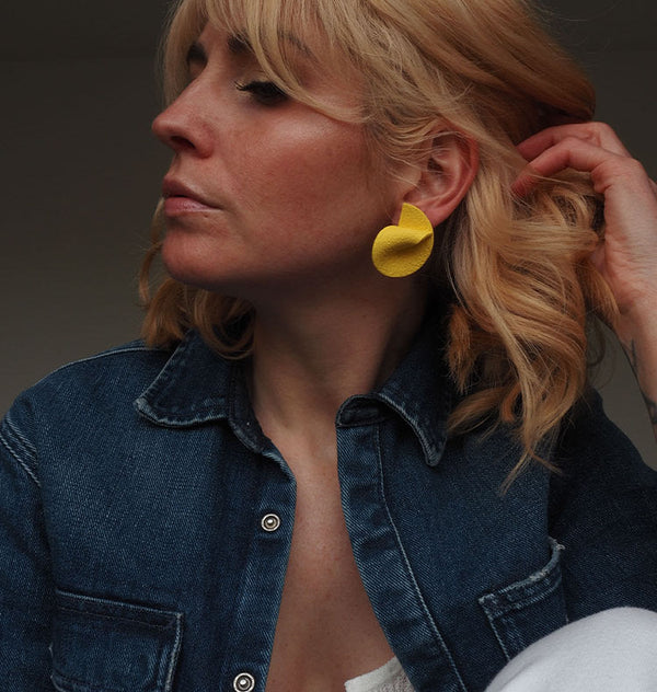 curve earrings canary yellow