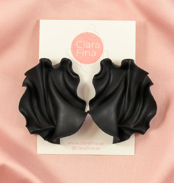 clara-fina satin earrings black