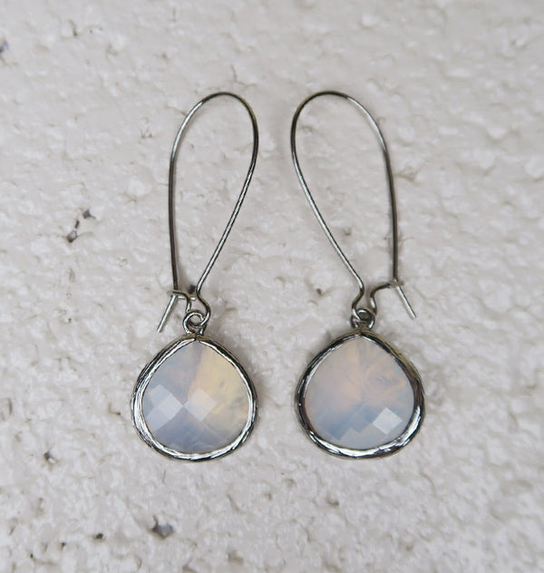 Drops silver white opal