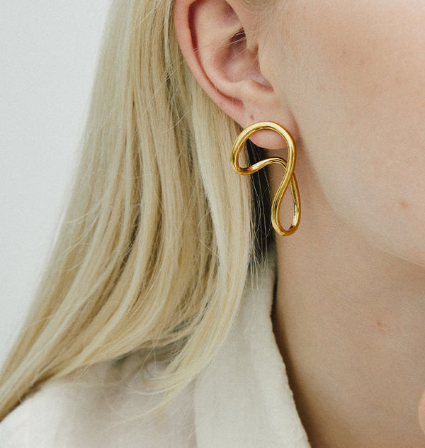 Make my way earrings gold