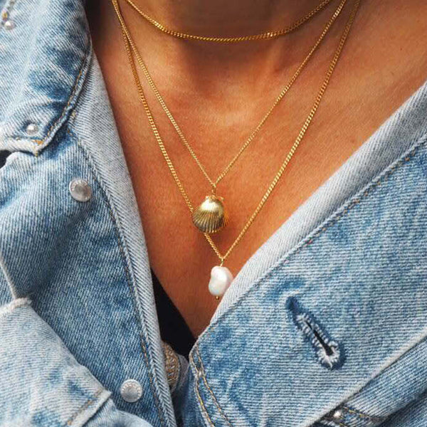 Seashell necklace gold