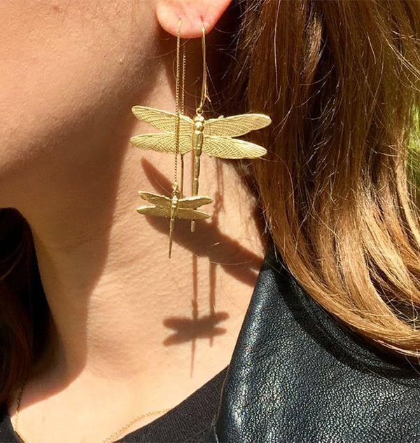 Dragonfly chain single earring gold