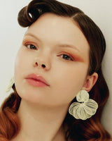 April earrings light dirty yellow