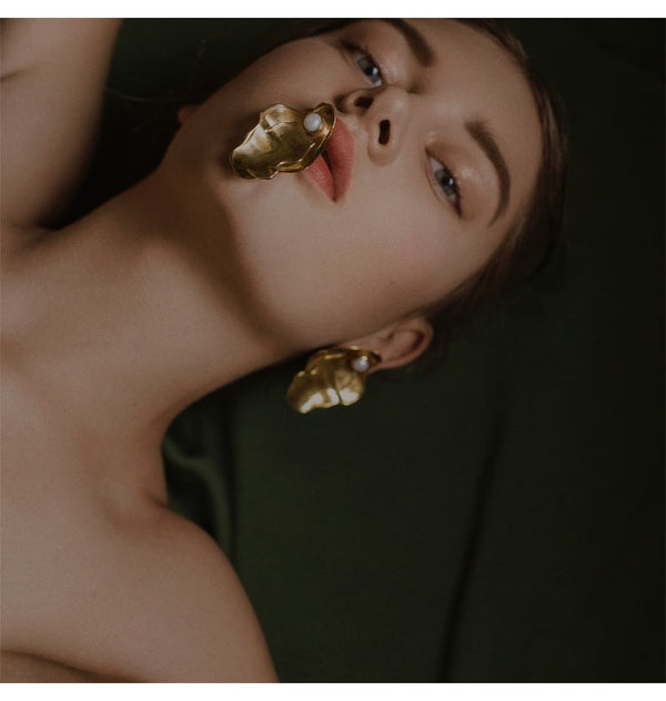 CLAM earrings gold