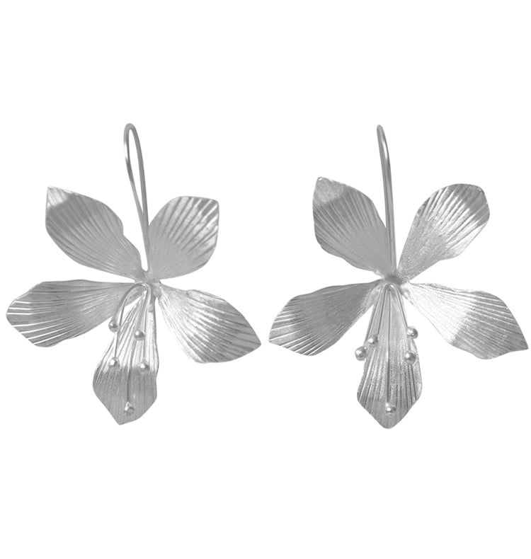 Lilja earrings silver