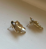 MINI CLAM EARRINGS BRASS.