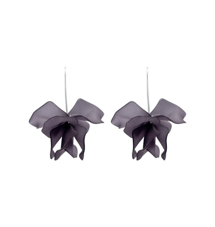 Petal earrings black
