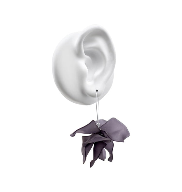 Petal earrings black