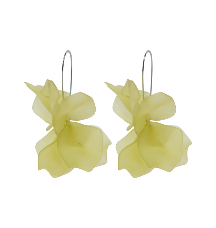 Petal earrings light green