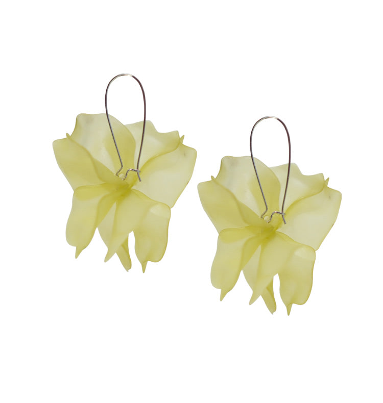 Petal earrings light green