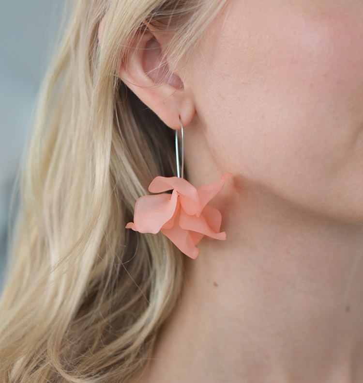 Petal earrings light pink
