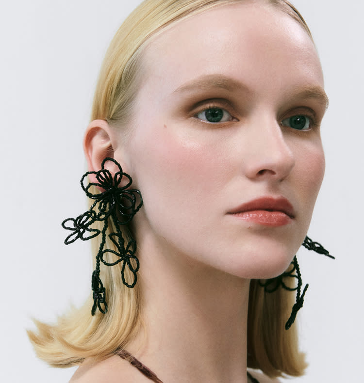 Blomster earrings black