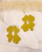 Viola in olive green