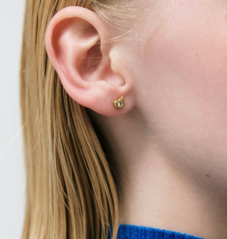 devil heart clear single stud gold