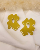 Viola in olive green