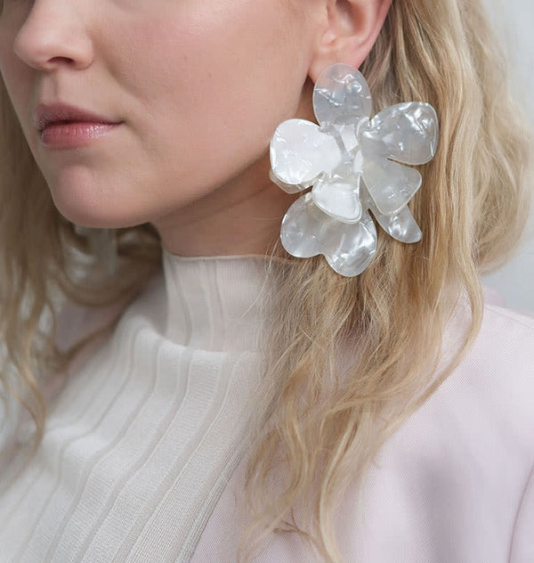 Evelina earrings white