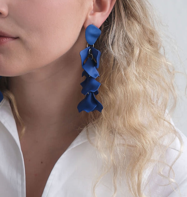 Flake deep blue earrings