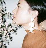 Flake earrings white