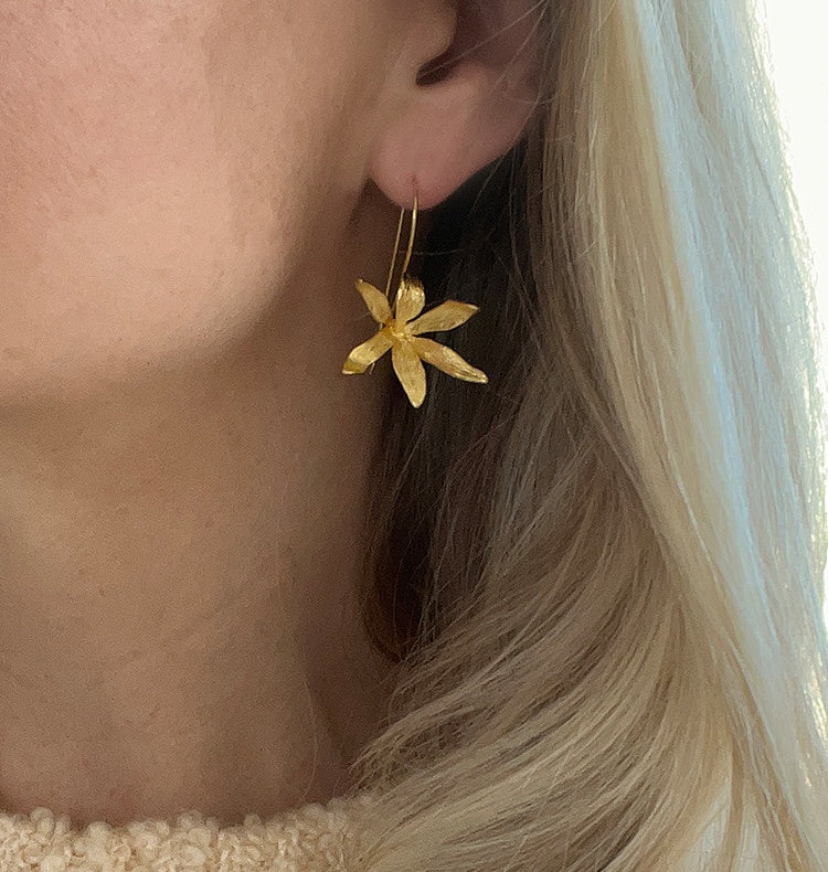 Flare earrings gold