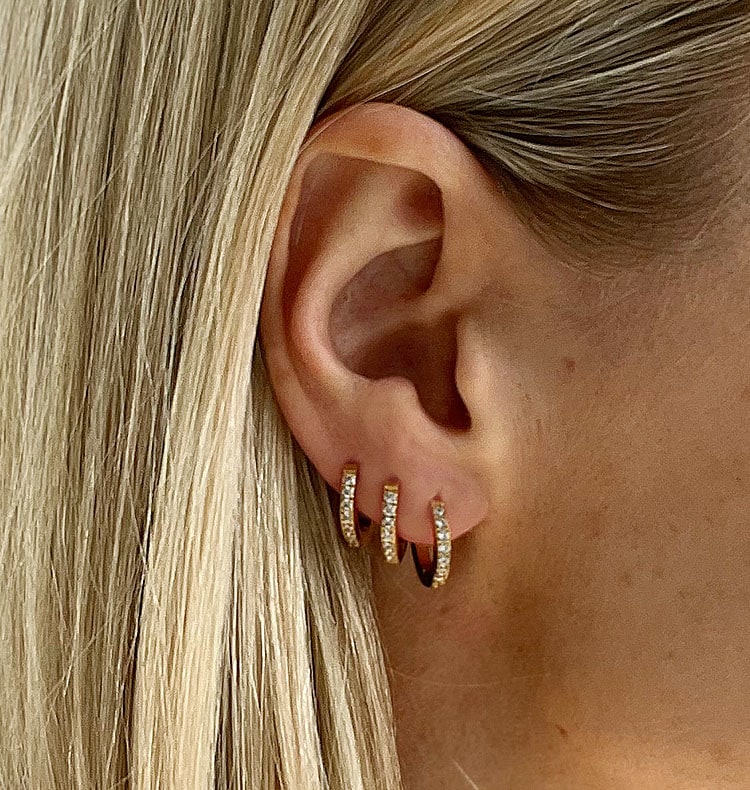 Silver hoop single earring glitter 15 mm