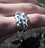 Wobble ring with crystals blue