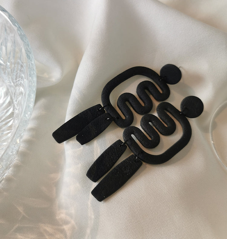 Isla earrings black