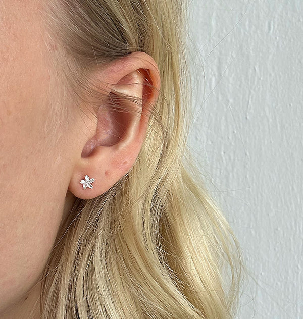 Lil flower stud single earring