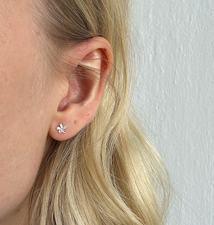 Lil flower stud single earring