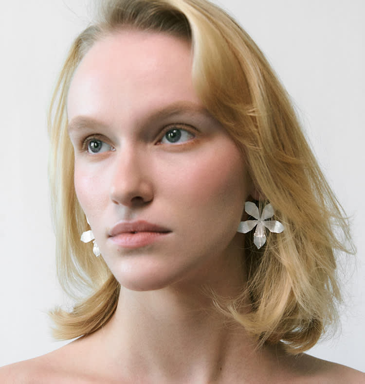 Lilja earrings silver