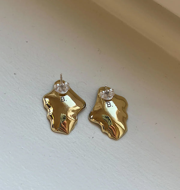 MINI CLAM EARRINGS BRASS.