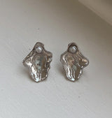 MINI CLAM EARRINGS SILVER.