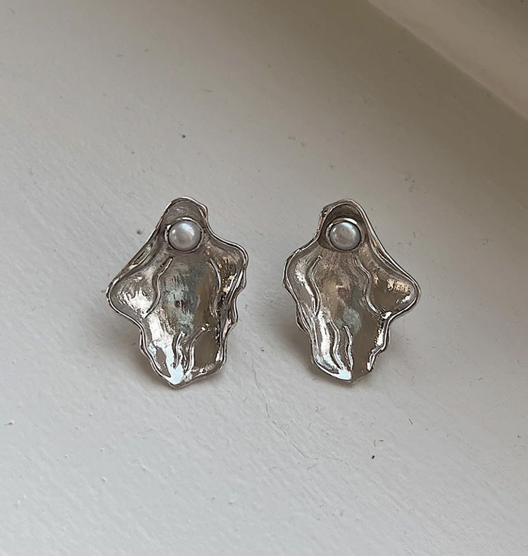 MINI CLAM EARRINGS SILVER.