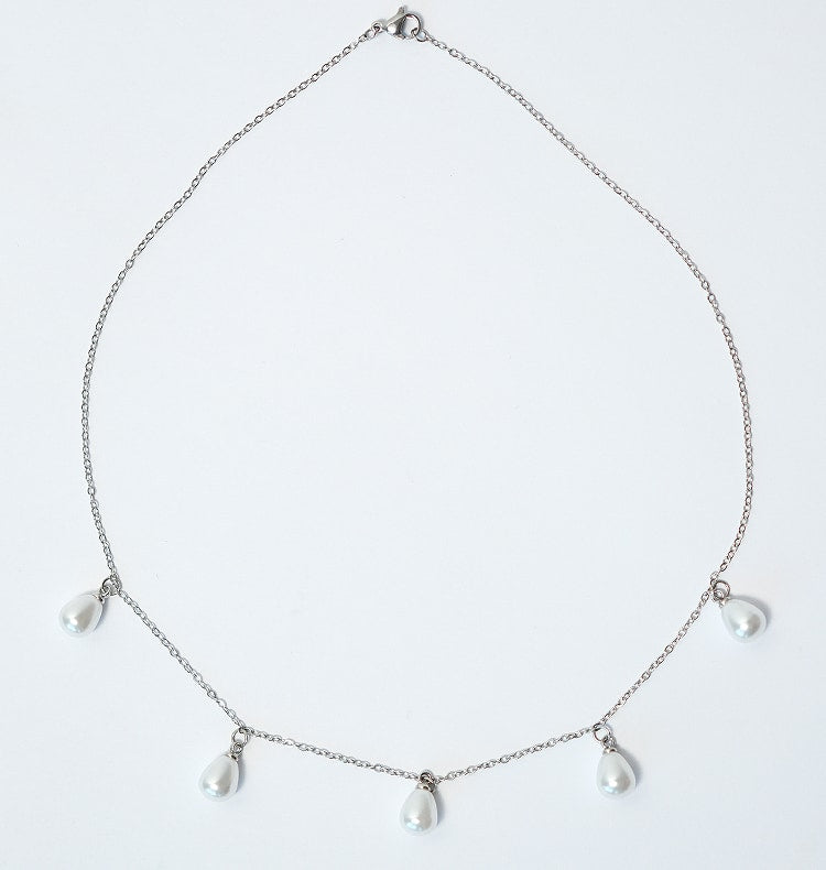 Mona five pearls necklace silver