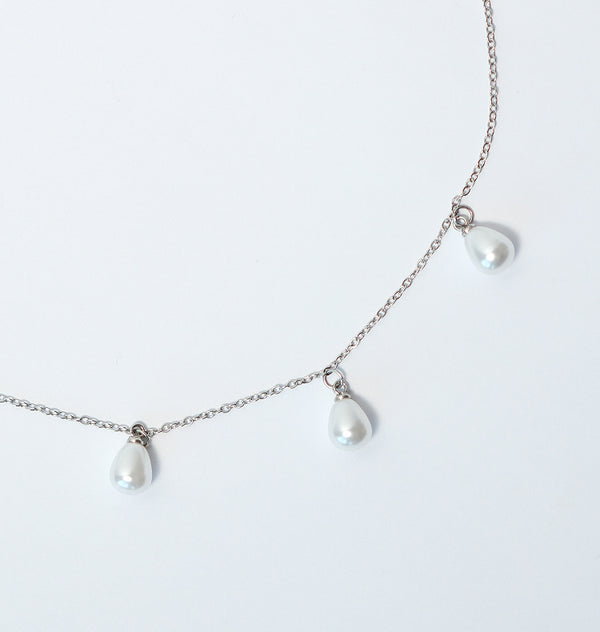 Mona five pearls necklace silver