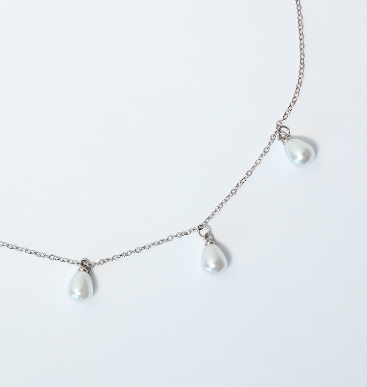 Mona five pearls necklace silver