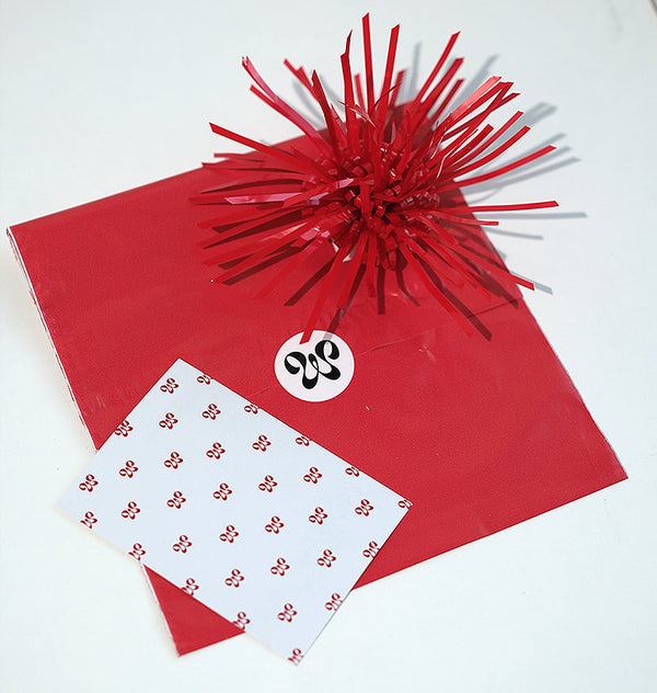 Red gift wrapping small