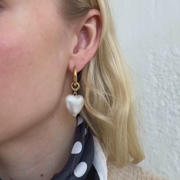 I heart you earrings pearl gold
