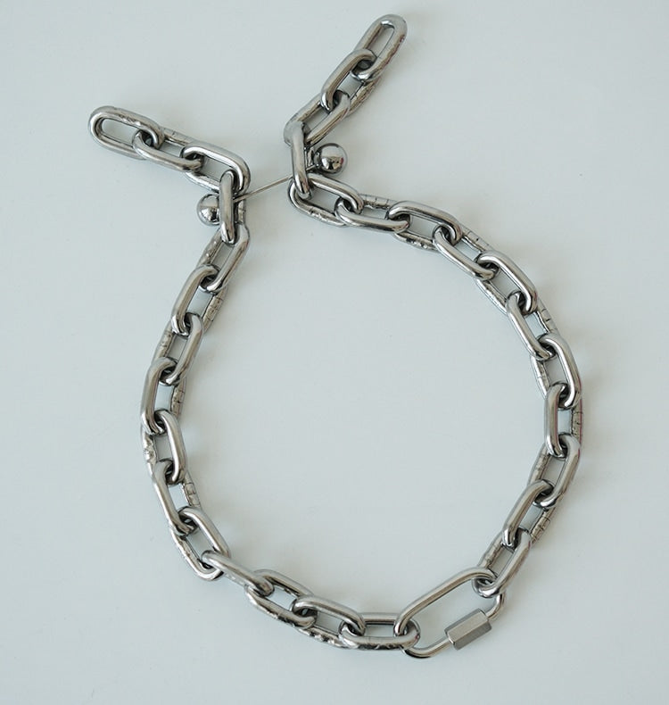 Pierced chain necklace