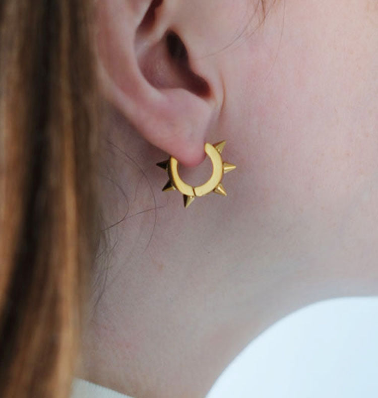tag mini earrings gold