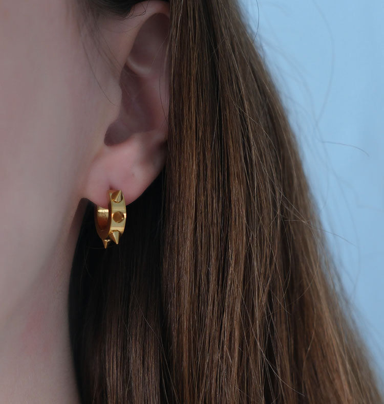 tag mini earrings gold