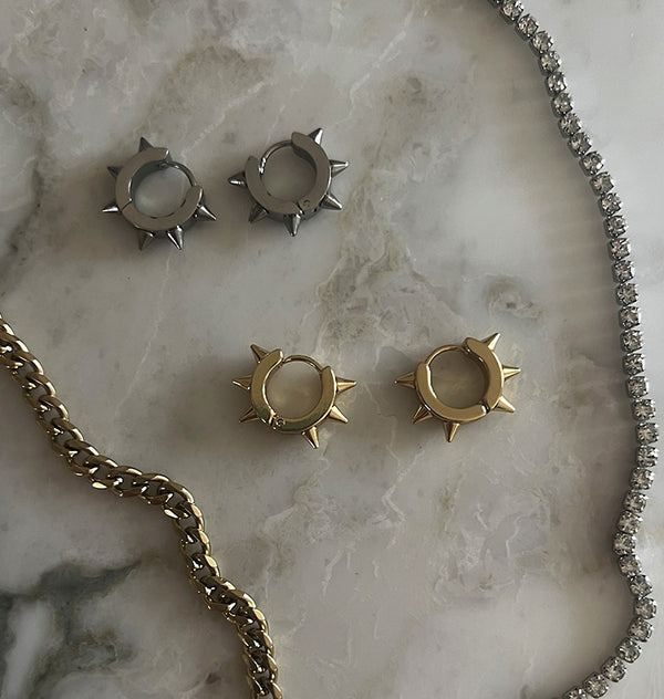 tag mini earrings gold