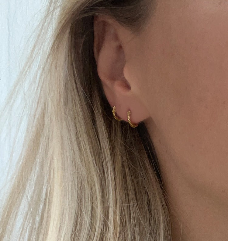 Tuva mini earrings gold | WOS