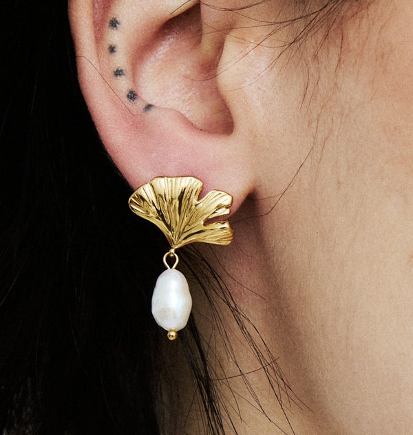 ginko pearl earrings gold