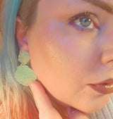 Discosnäcka earrings pastel green