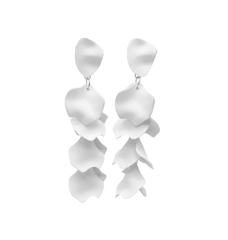 Flake earrings white