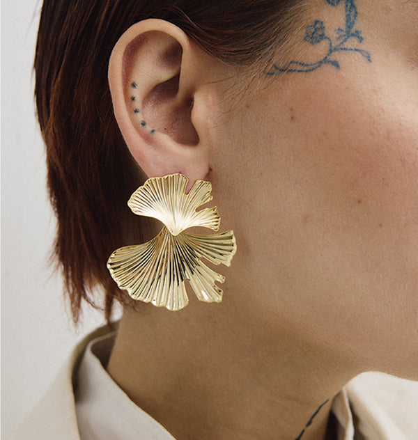 May earrings gold