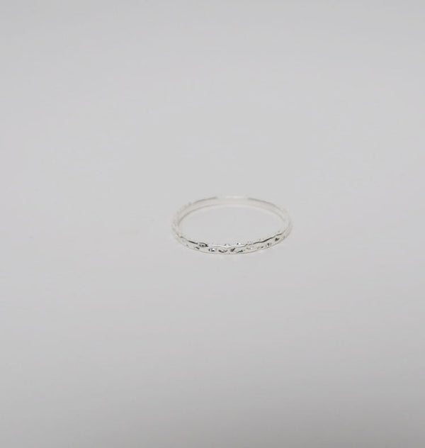 Thin silver banked ring